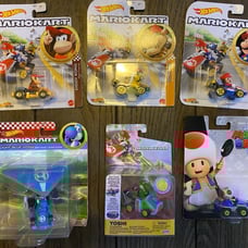 HOT WHEELS MARIOKART (5 cars)+ MARIOKART YOSHI COIN RACERS PULL-N-GO! BUNDLE