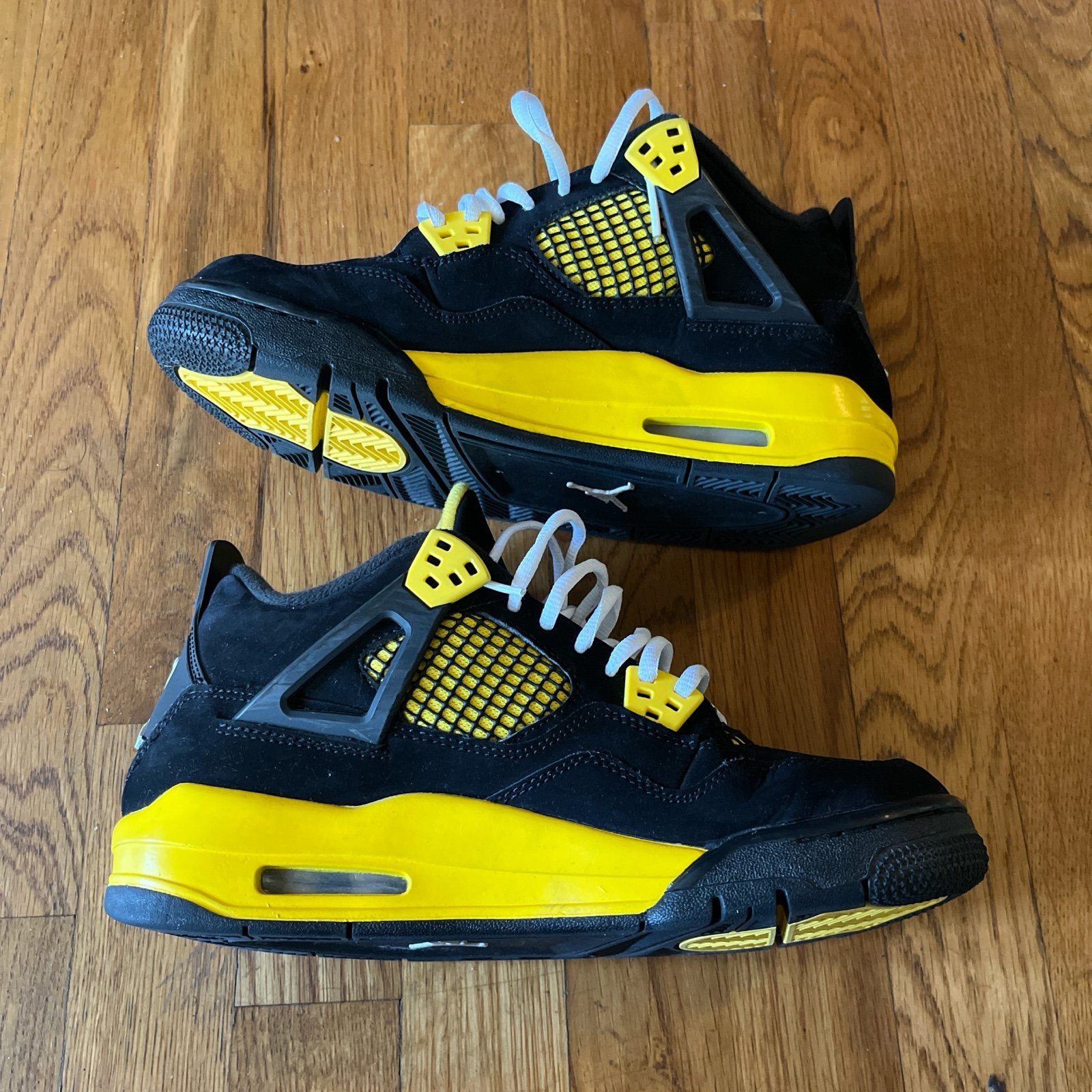 white laced jordan 4