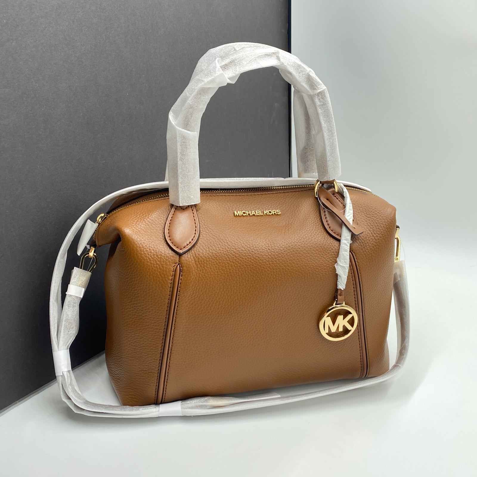 Last one ‼️ Michael Kors Lenox large satchel