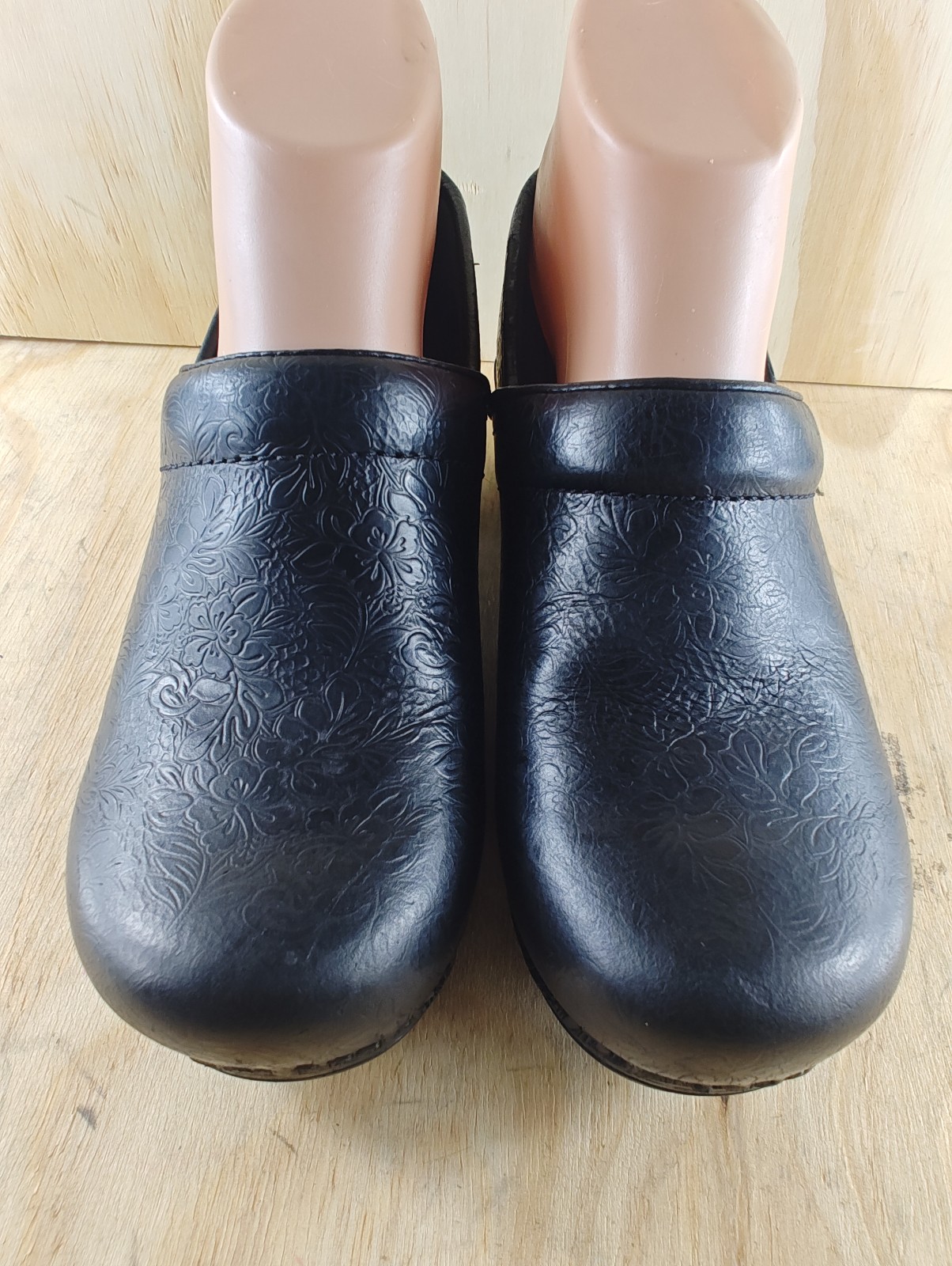 Dansko XP Black Floral Tooled Leather Clogs Shoes Sz 37 6.5 Nursing Healthcare