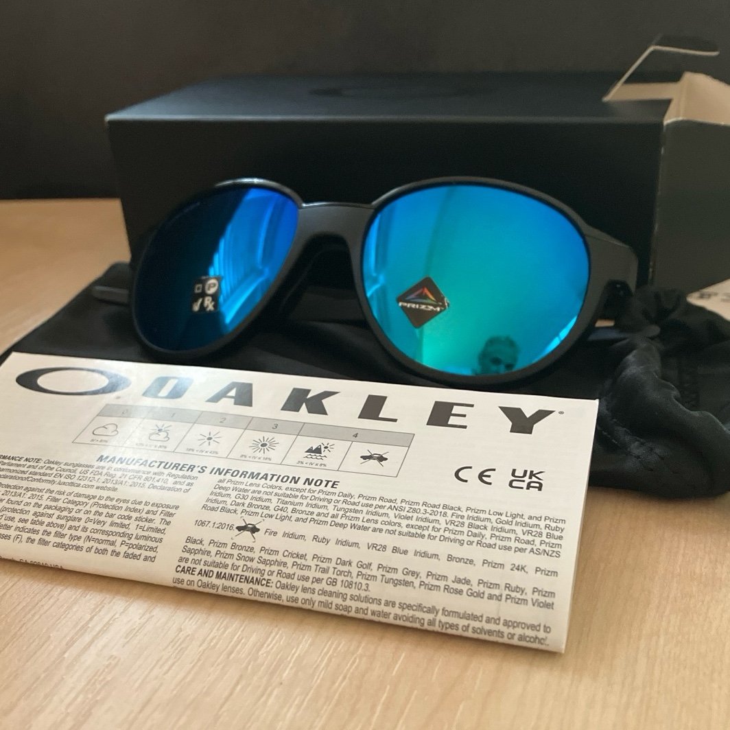 BRAND NEW Oakley sunglasses with blue PRIZM lenses AUTHENTIC