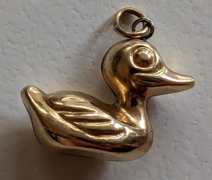 Carla 14kt Duck pendant