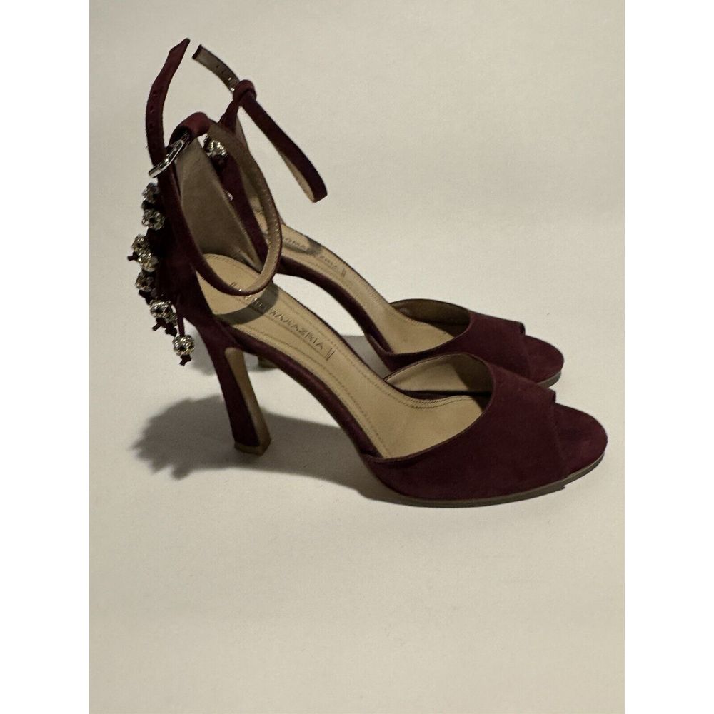 BCBG Maxazria Size 38 Suede Pumps With Accents Fancy. Holiday
