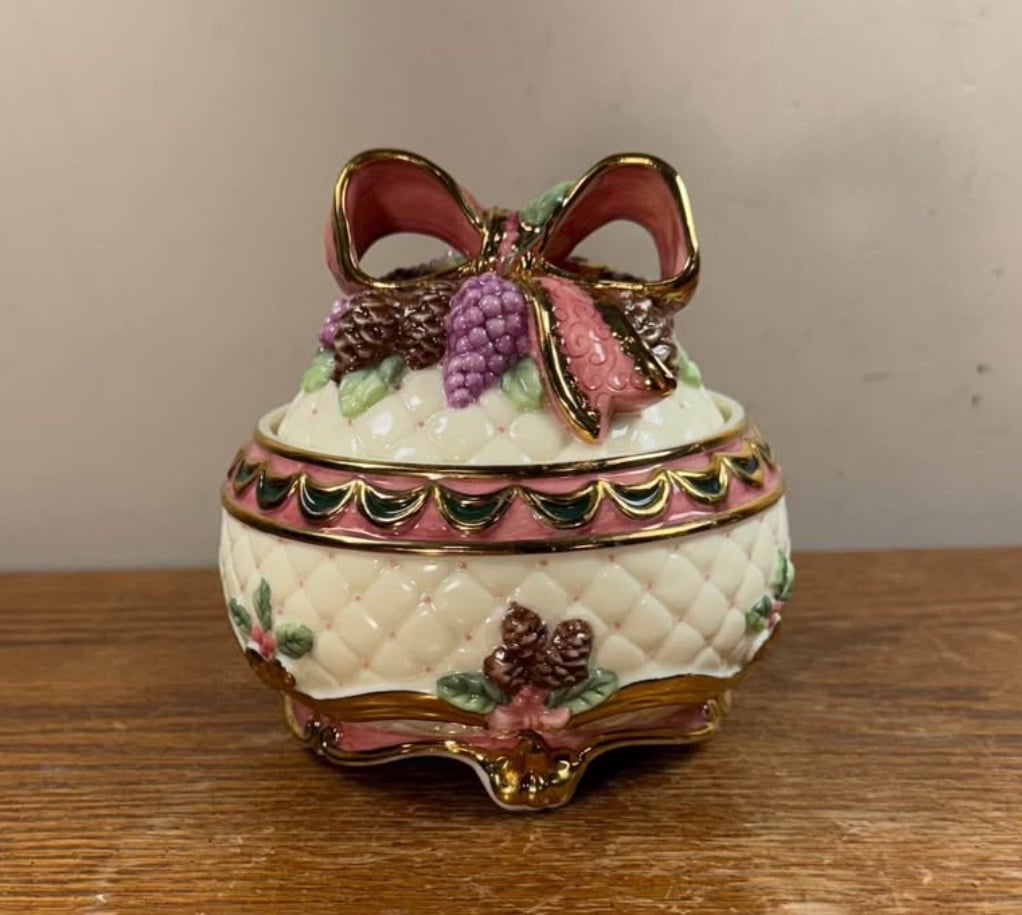 Vintage San Francisco Music Box Co Christmas Present Lidded Musical Trinket Box