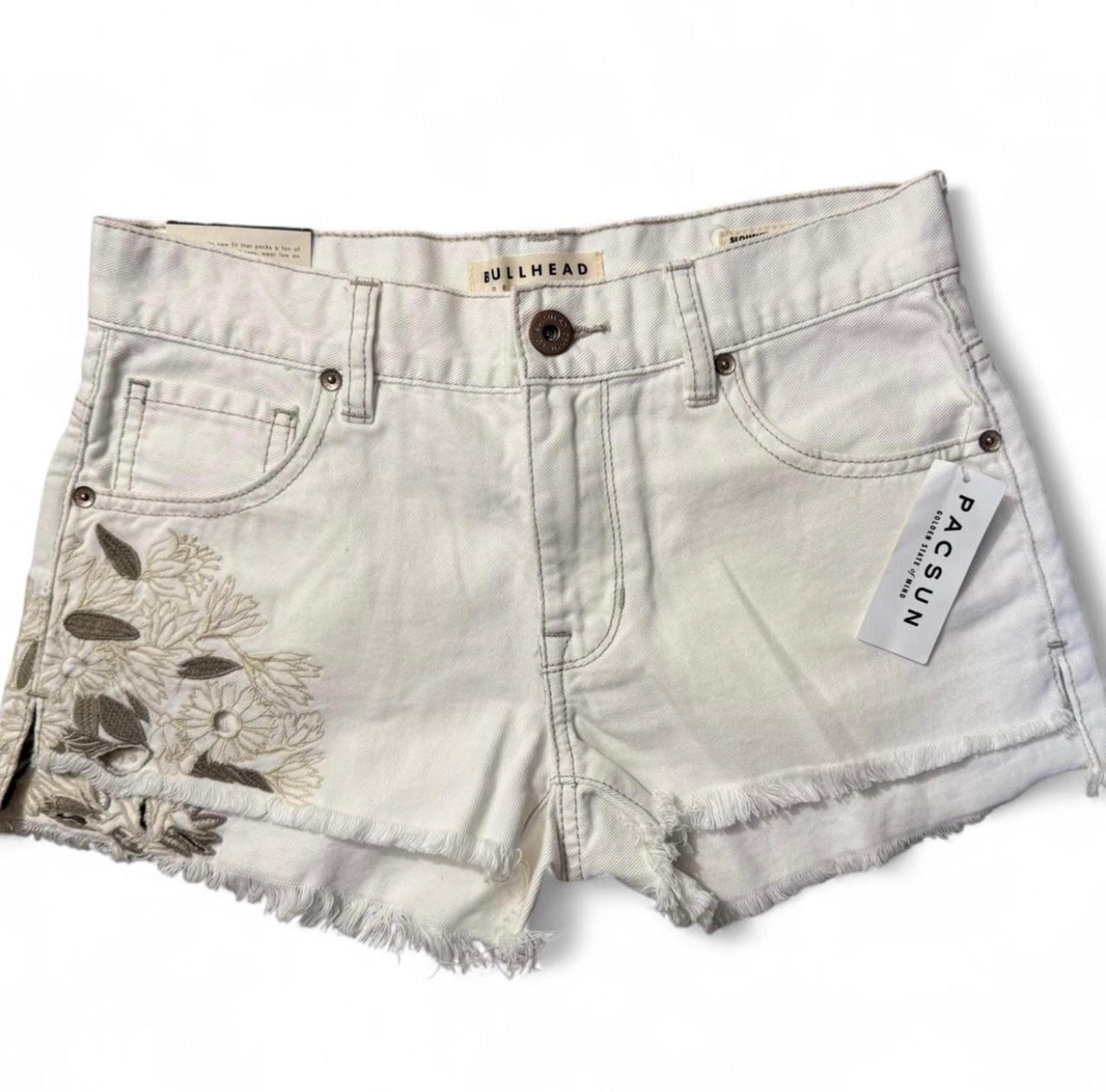 White Bullhead Embroidery floral shorts 
Brand New Slouchy Shorts
Size 1