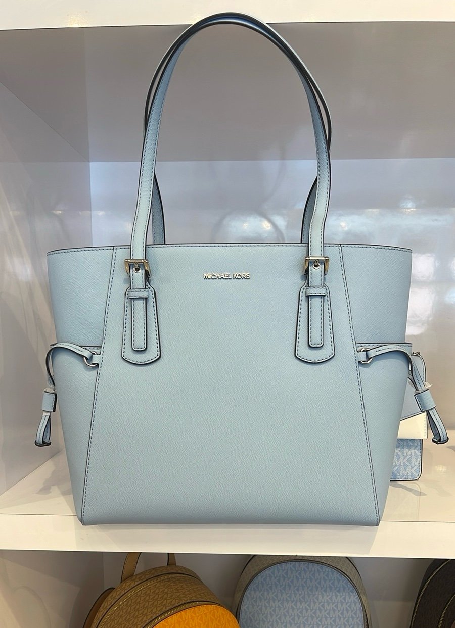 MICHAEL KORS Voyager Large Saffiano Leather EW Tote Shoulder Bag
LIGHT SKY
NWT