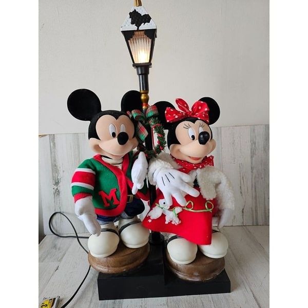 Holiday creations Mickey Minnie AS IS motion at lamp lampost Xmas decor roaring