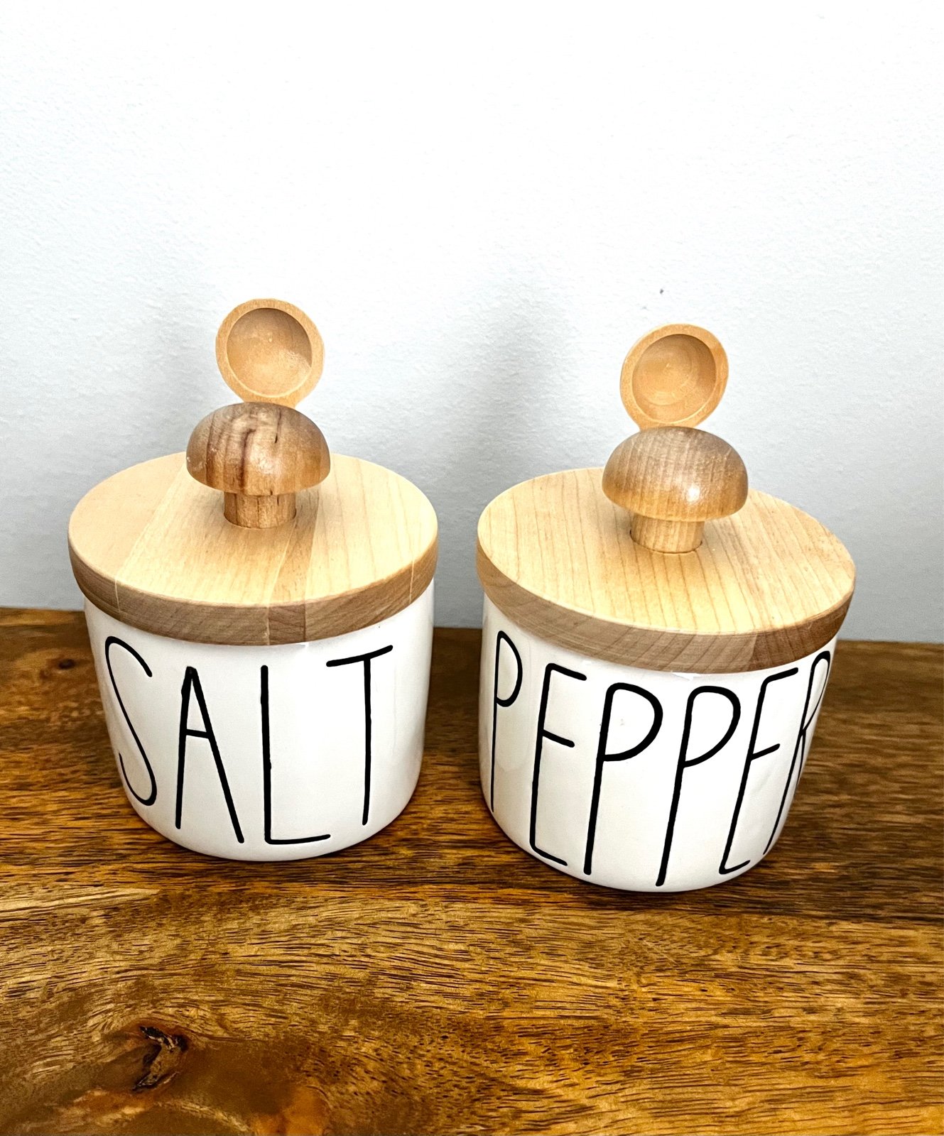 RaeDunn new boutique salt and pepper