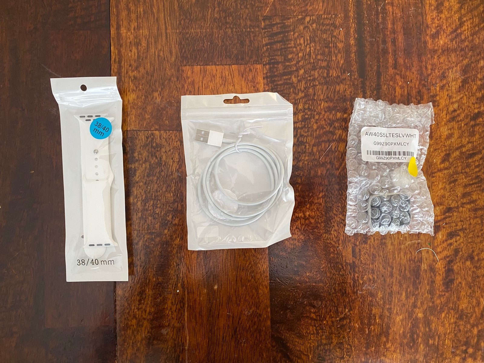 Apple Watch Series 5 (October 2020) 40 mm - Aluminum Silver - Sport Band