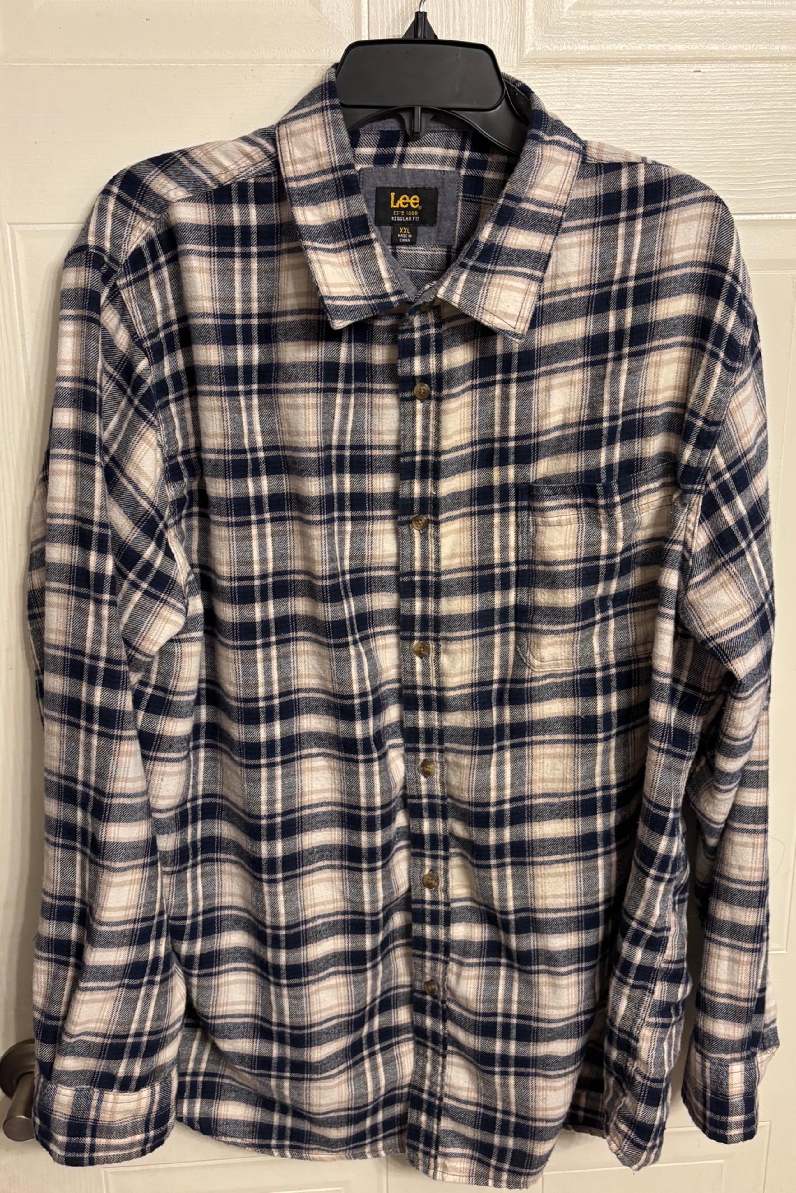 Men’s Lee 2xl flannel button up shirt.
