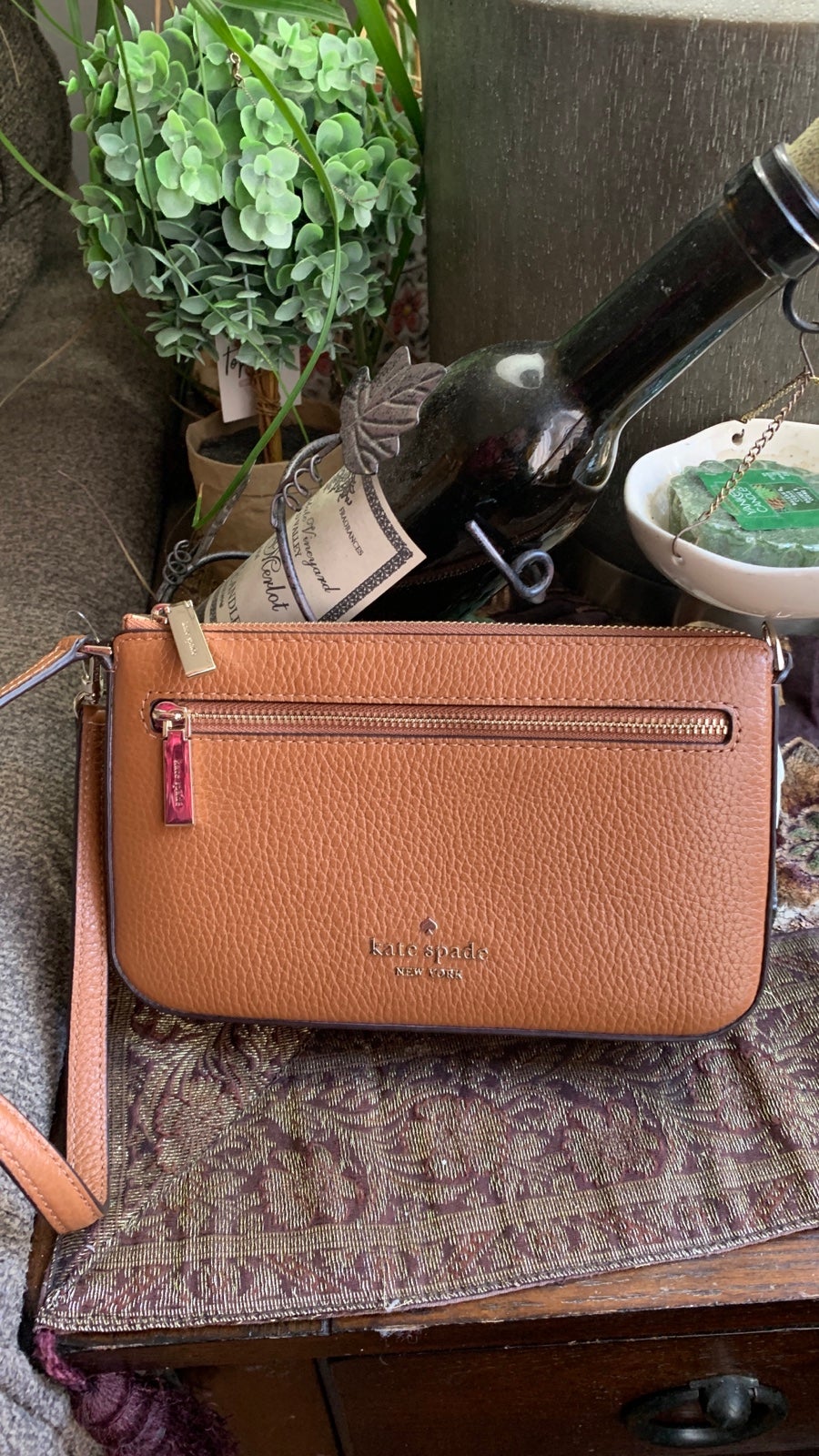 Authentic KATE SPADE Pebbled leather convertible top zip wristlet/clutch