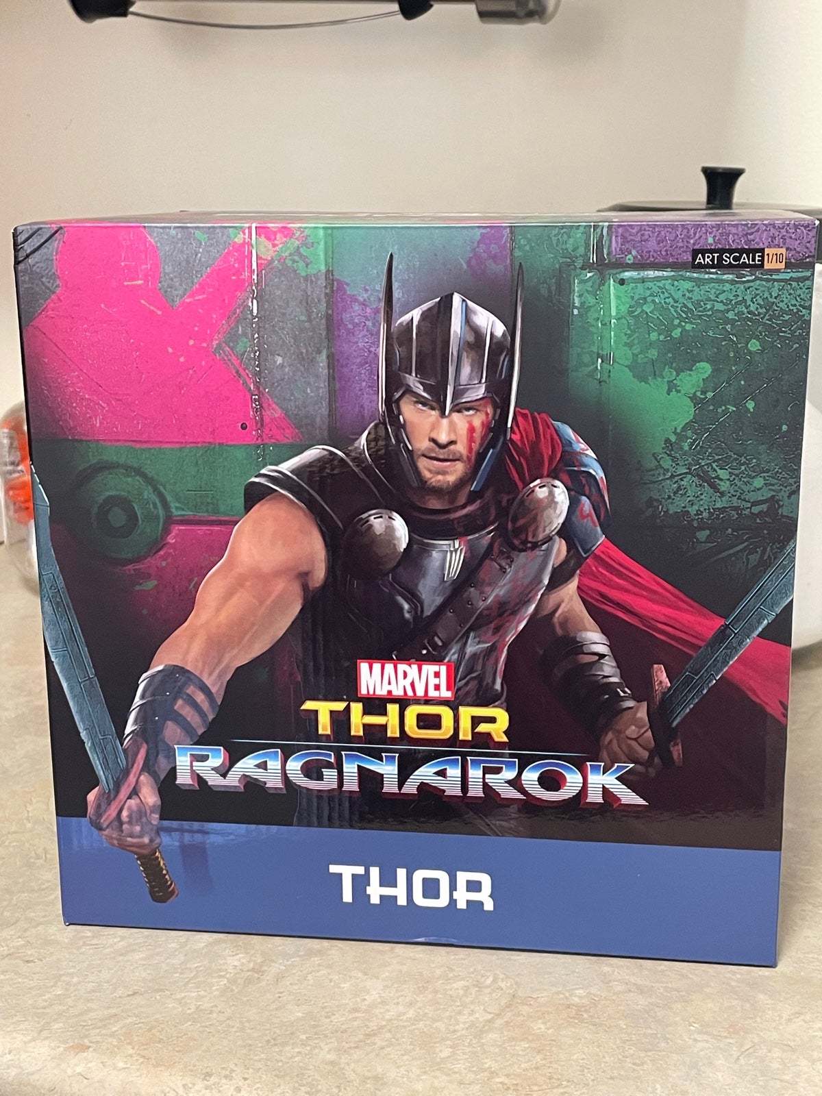 Thor Ragnarok Statue Iron Studuos
