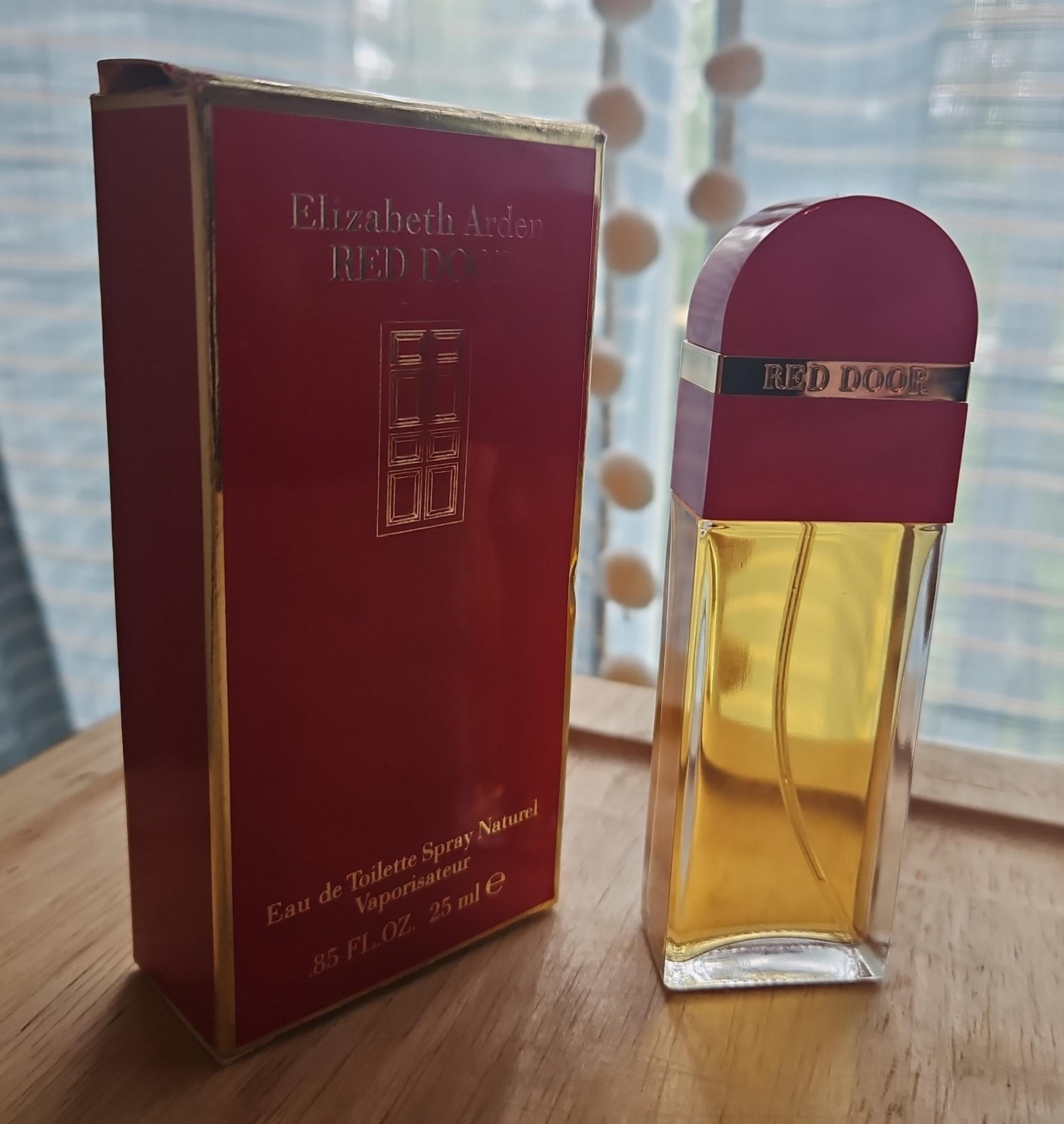 Elizabeth Arden Red Door Perfume Spray .85 fl oz with Box Full!