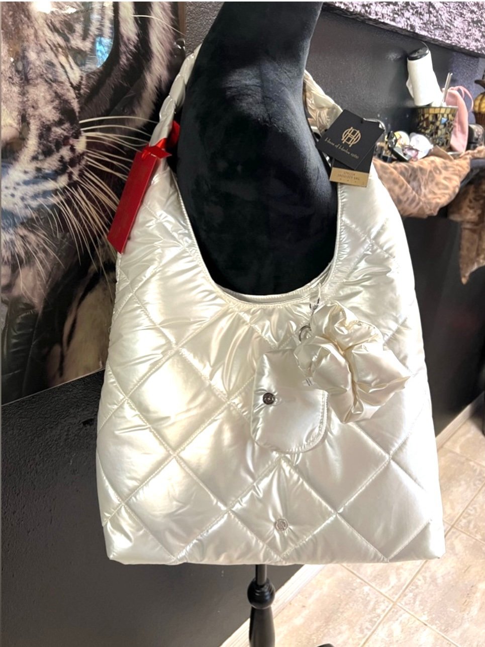 NWT-HOUSE OF HARLOW 1960 WHITE/ PEARL QUILTED PUFFER HOBO SET