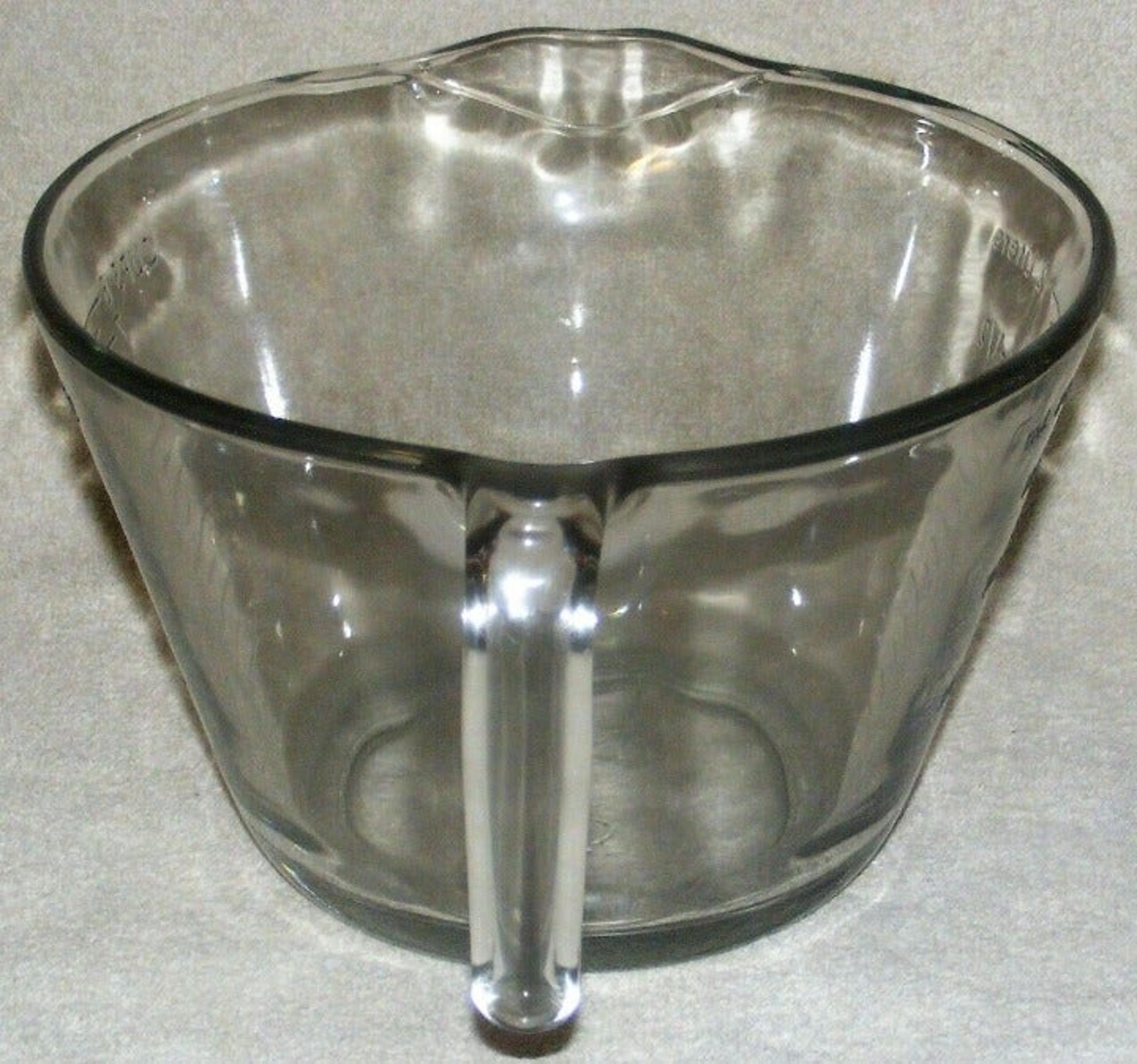 Glass Bowl with Handle - 8 cup - Pampered Chef