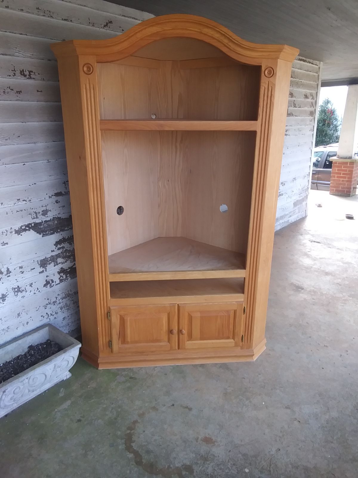 Corner fit entertainment center