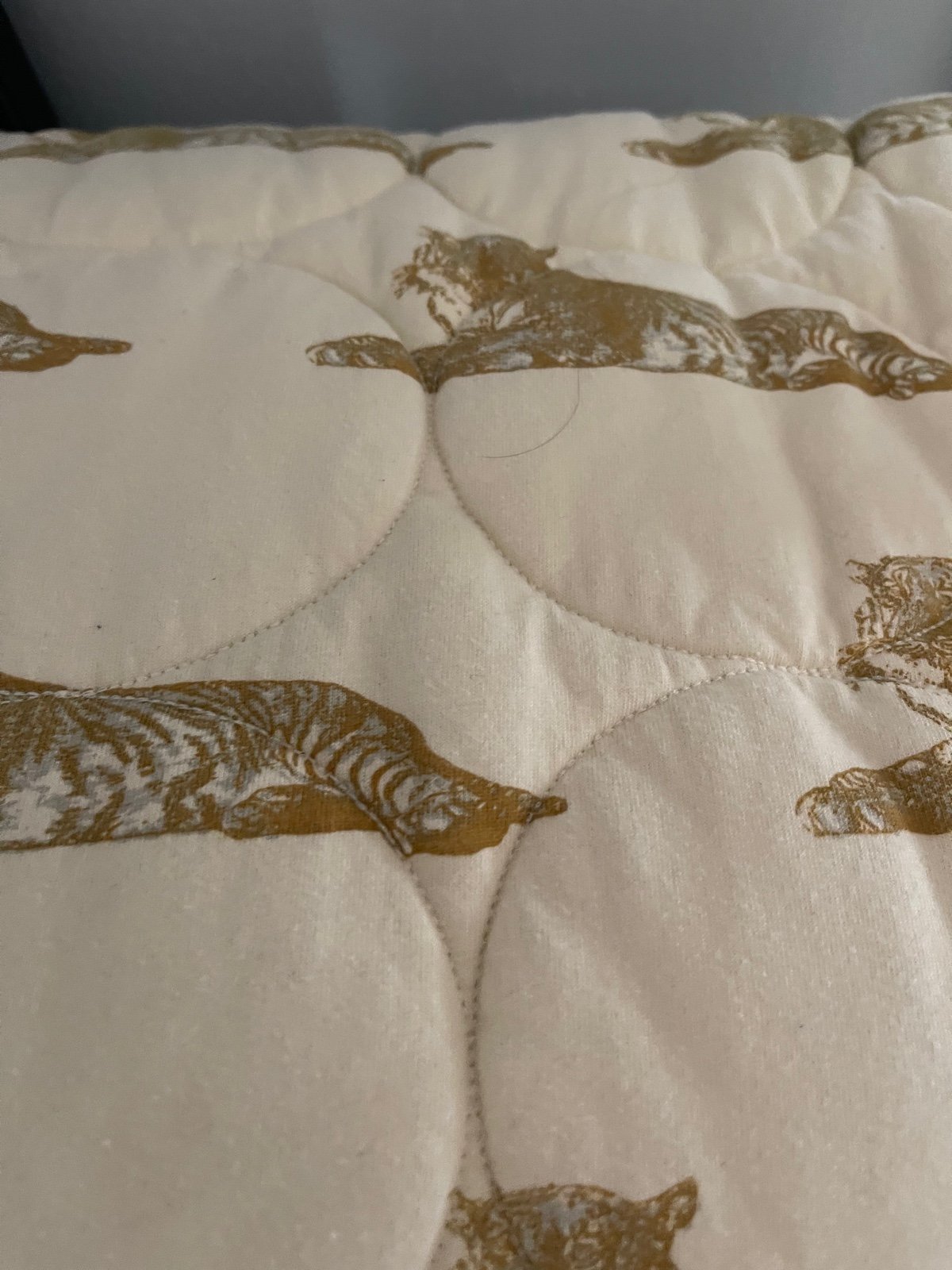 Laying tiger quilt