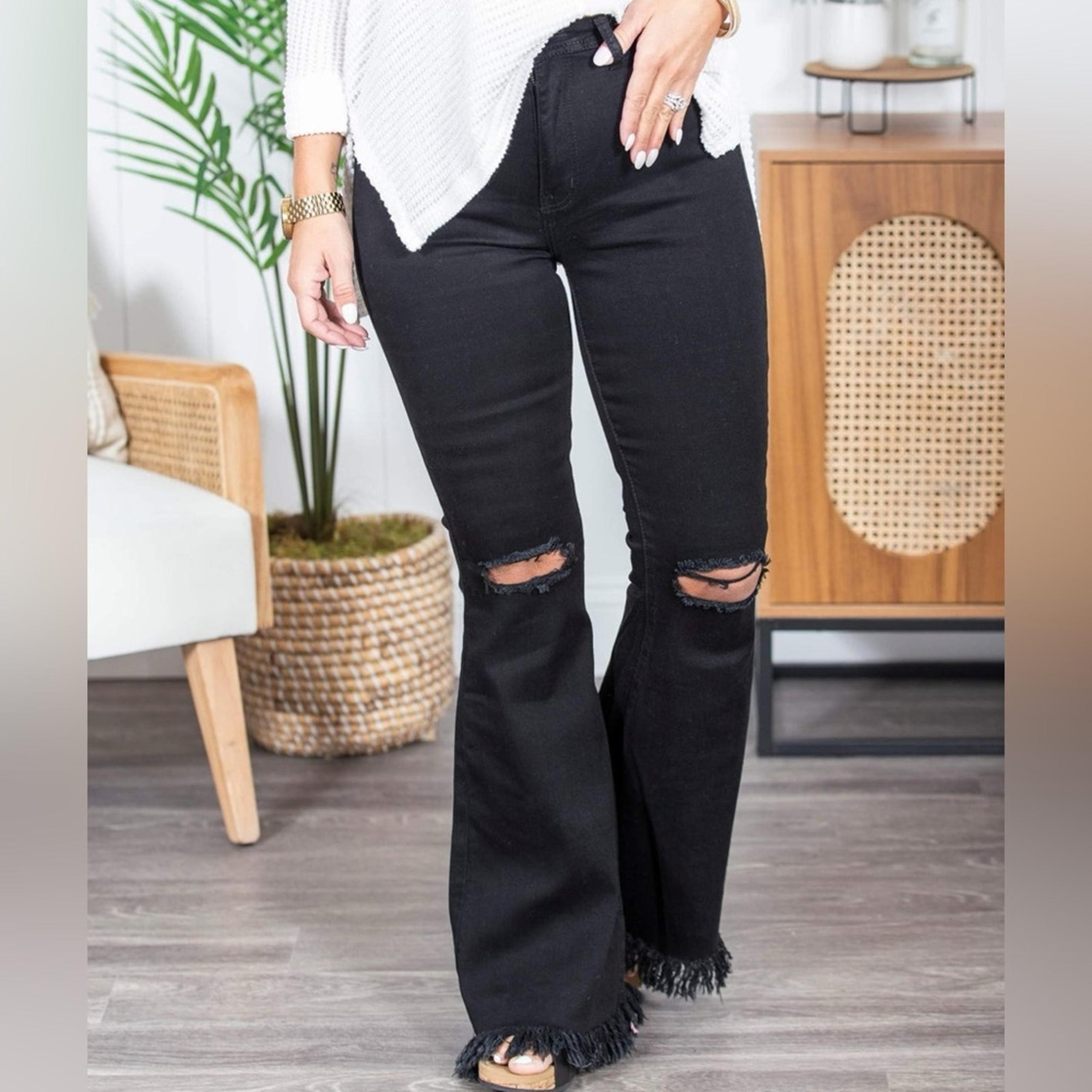Boutique Women’s Black High Rise Flare Distressed Raw Hem Denim Jeans Size Small