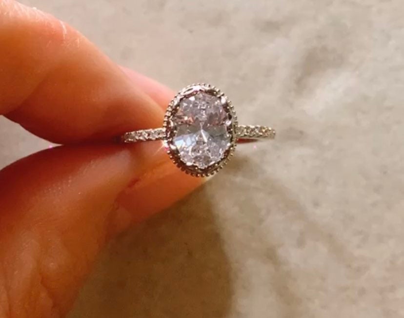 *SALE* Oval cut Engagement ring size 6,7,8,9