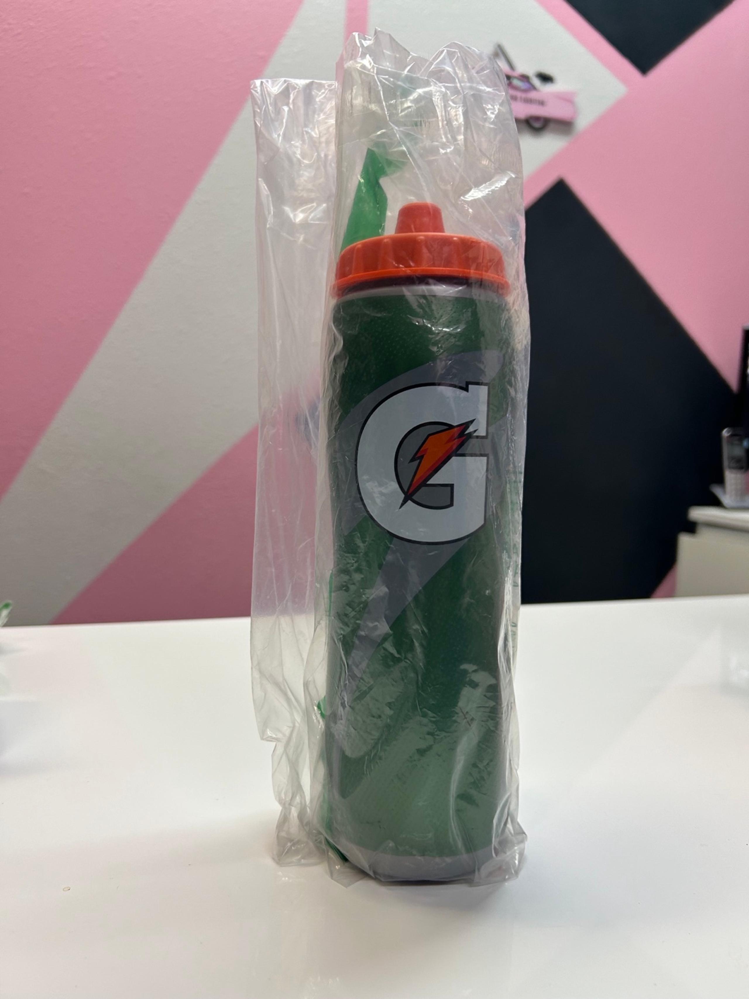 Gatorade Contour Style Squeeze water bottle