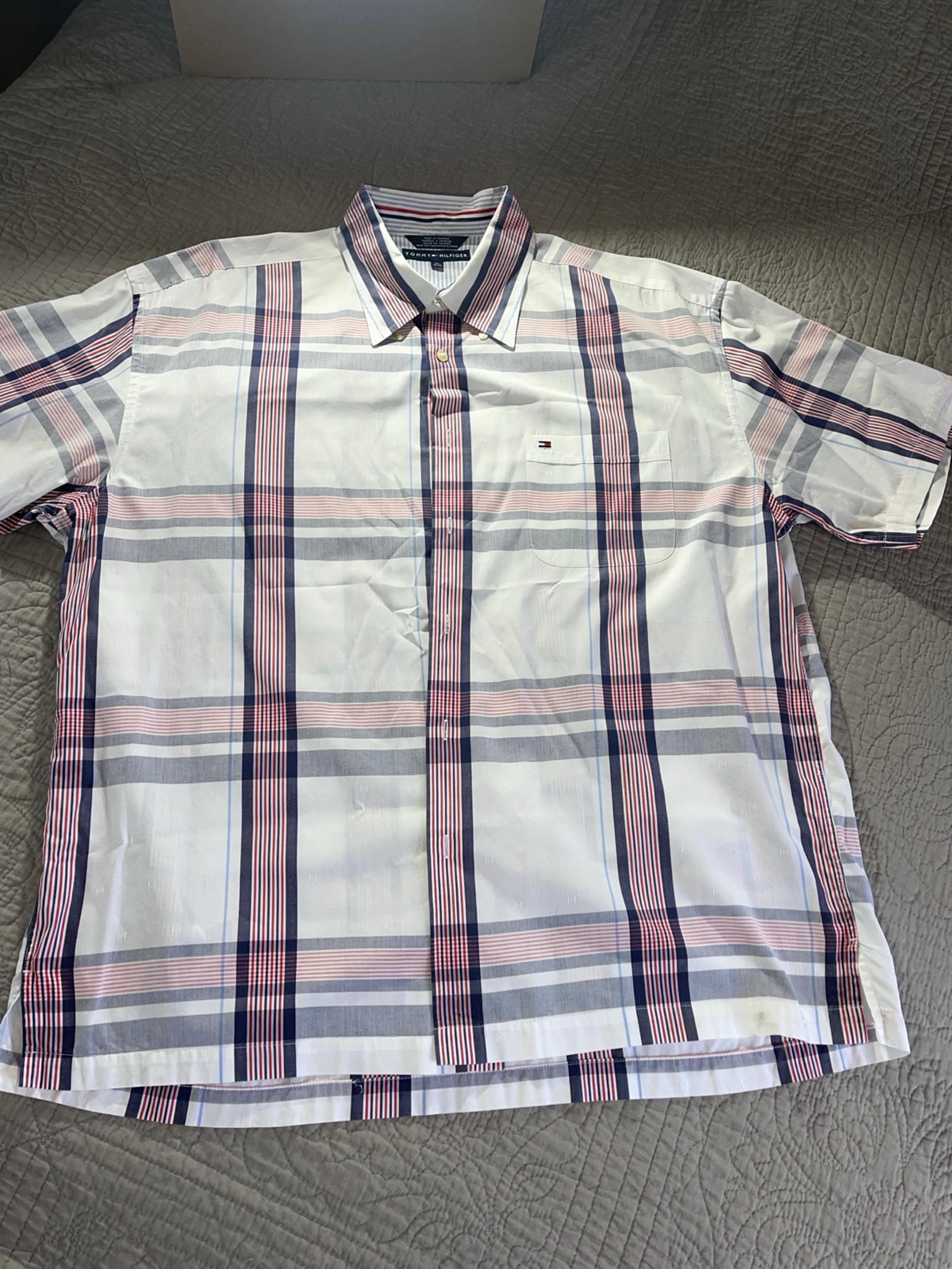 Tommy Hilfiger size XL Men’s button front LIKE NEW shirt
