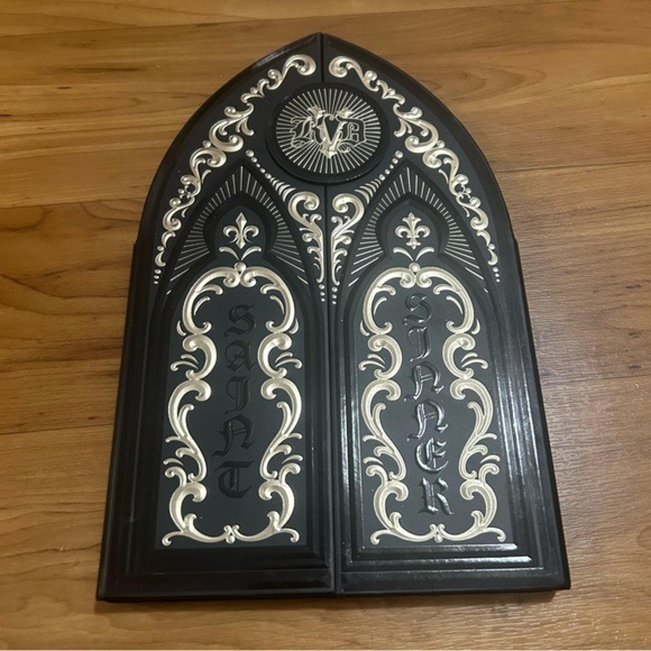 Kat Von D Saint & Sinner Palette