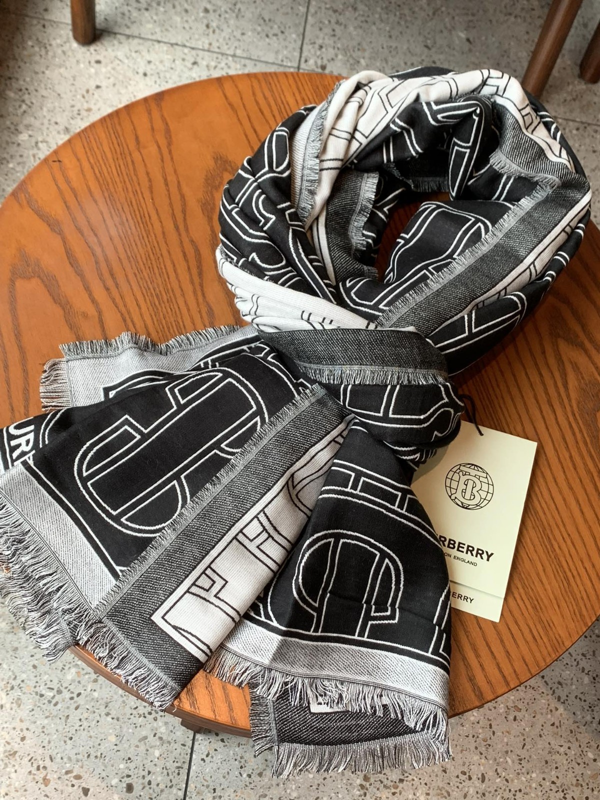 Circle marked double-sided scarf
