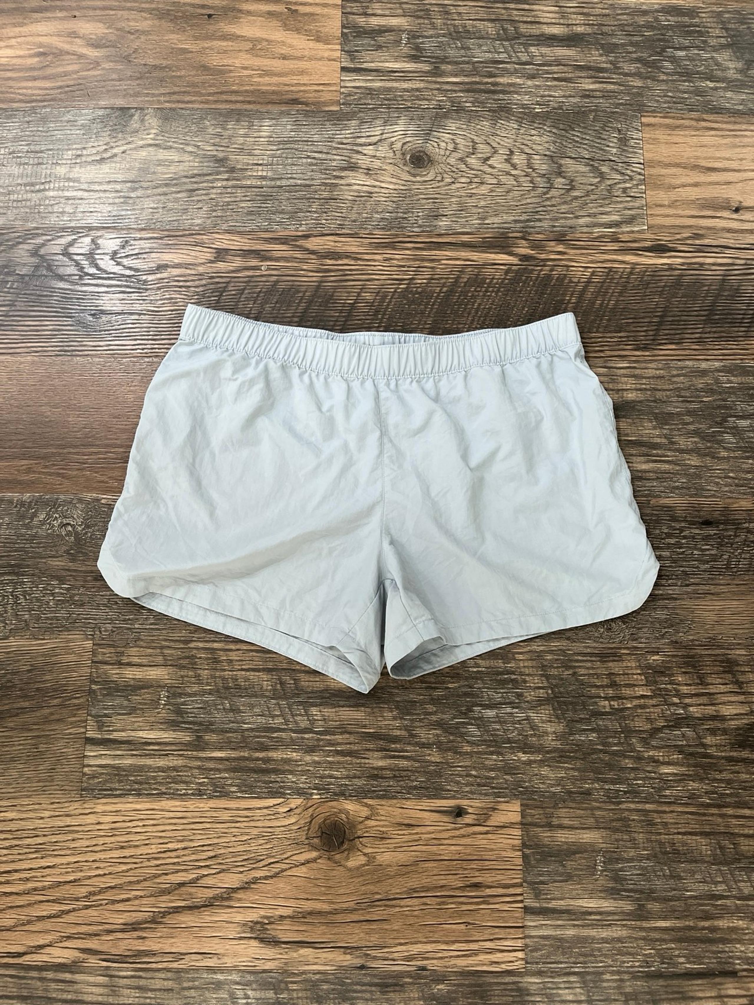 Women’s Columbia Sandy River shorts. Size large