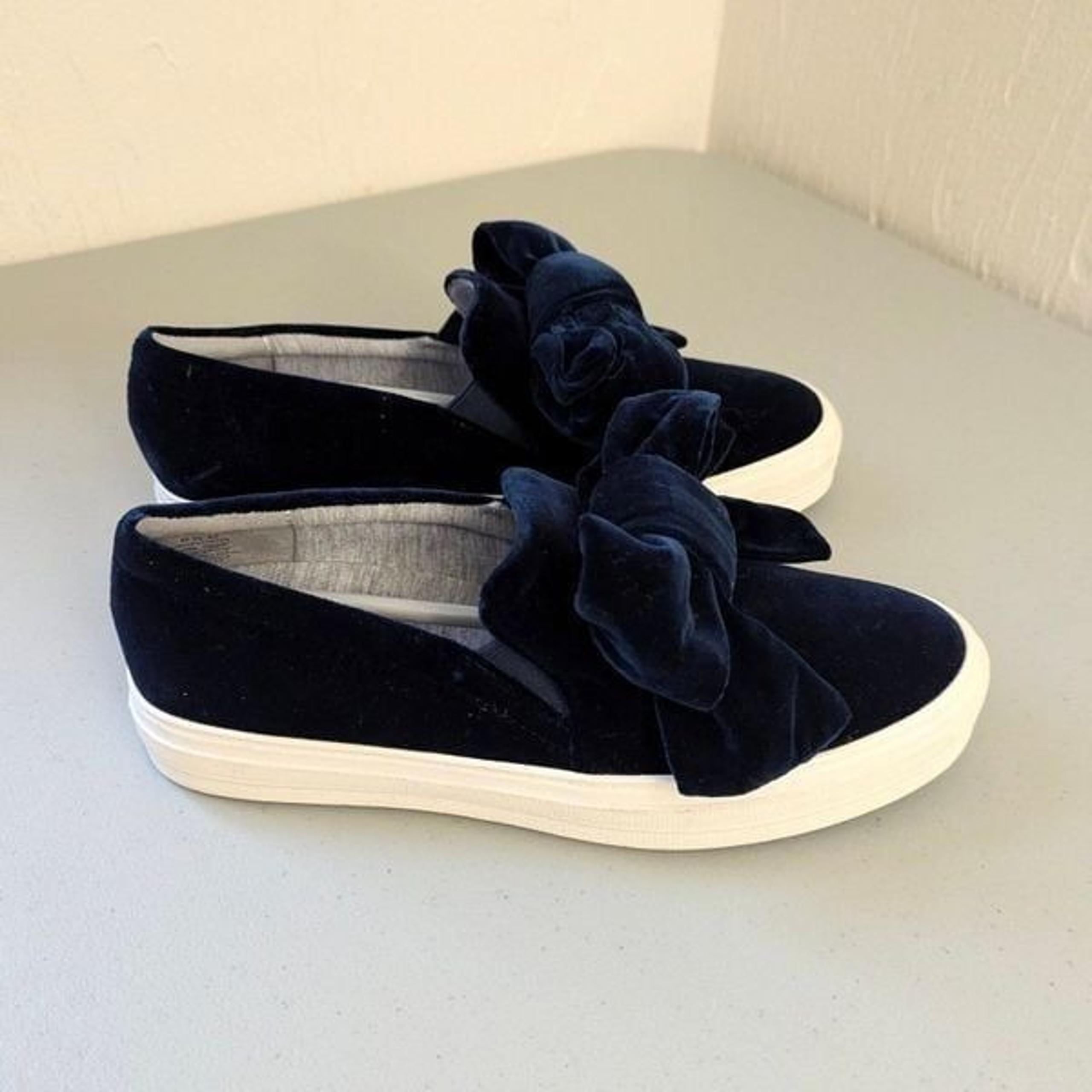 Nine West Navy Velvet Bow Women's 6.5 Flats Shoes Sneakers Casual Slip-On New!