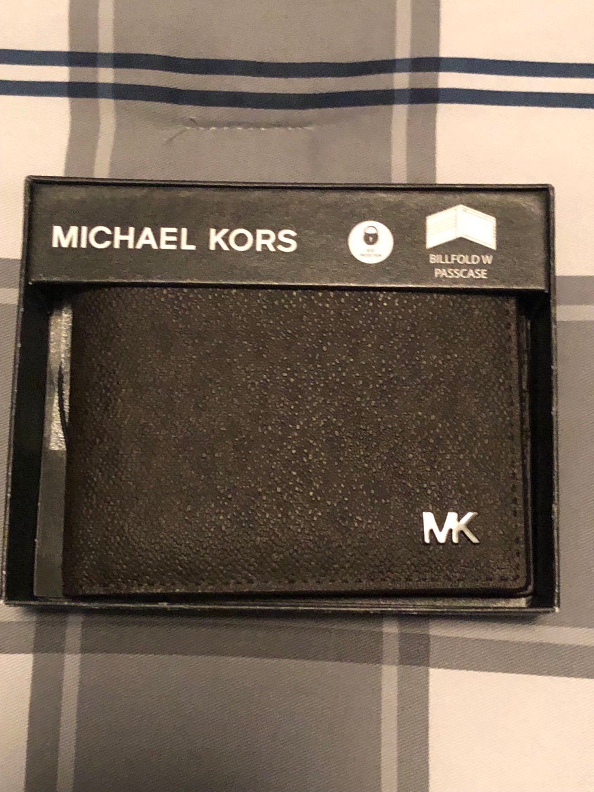 Michael Kors men’s jet set wallet brown RFID