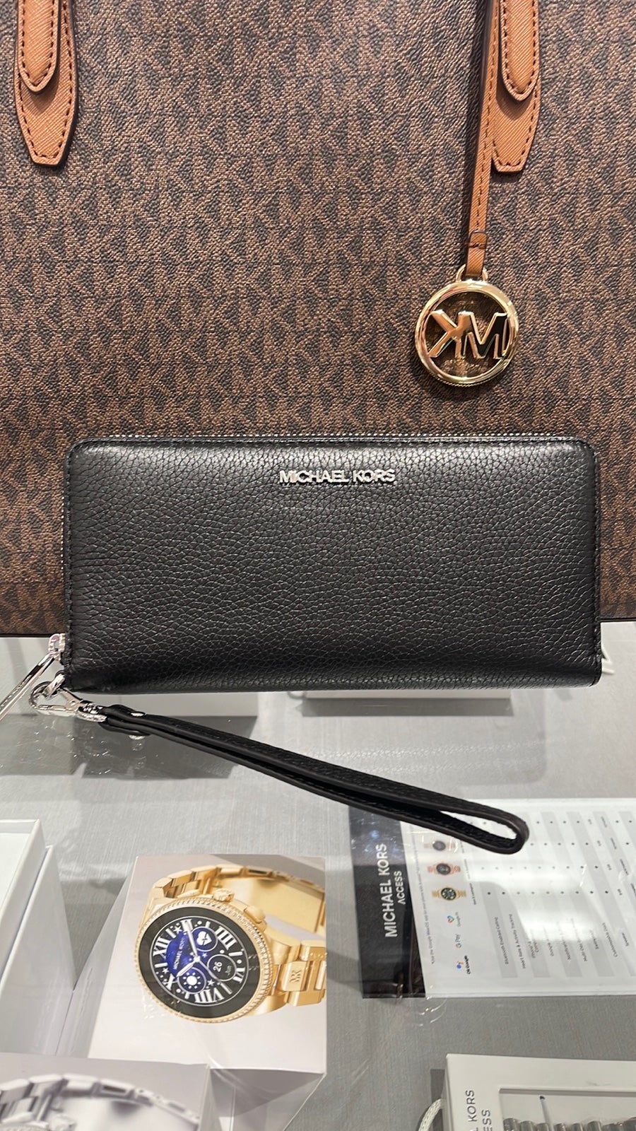 MICHAEL KORS LARGE TRAVEL CONTINENTAL WRISTLET WALLET PHONEHOLDER BLACK/Silver