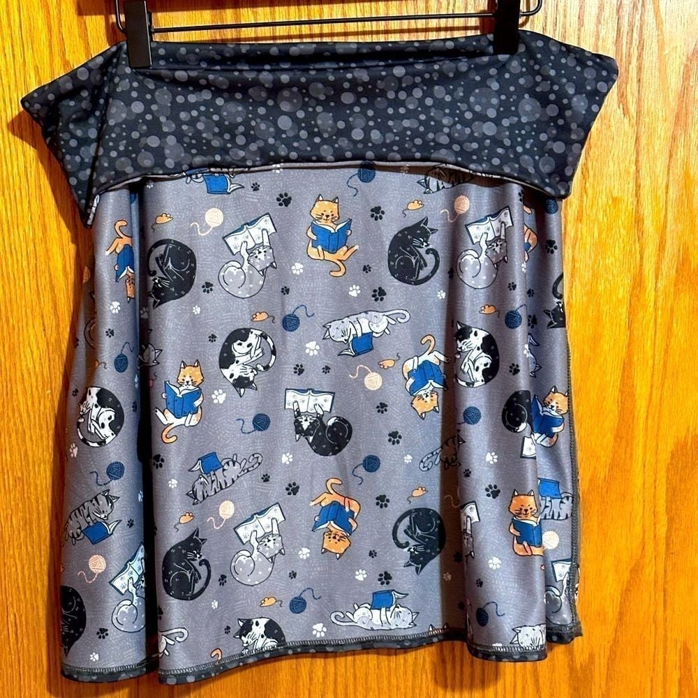 Reading Cats & Droplets Reversible Sport Skirt size Large