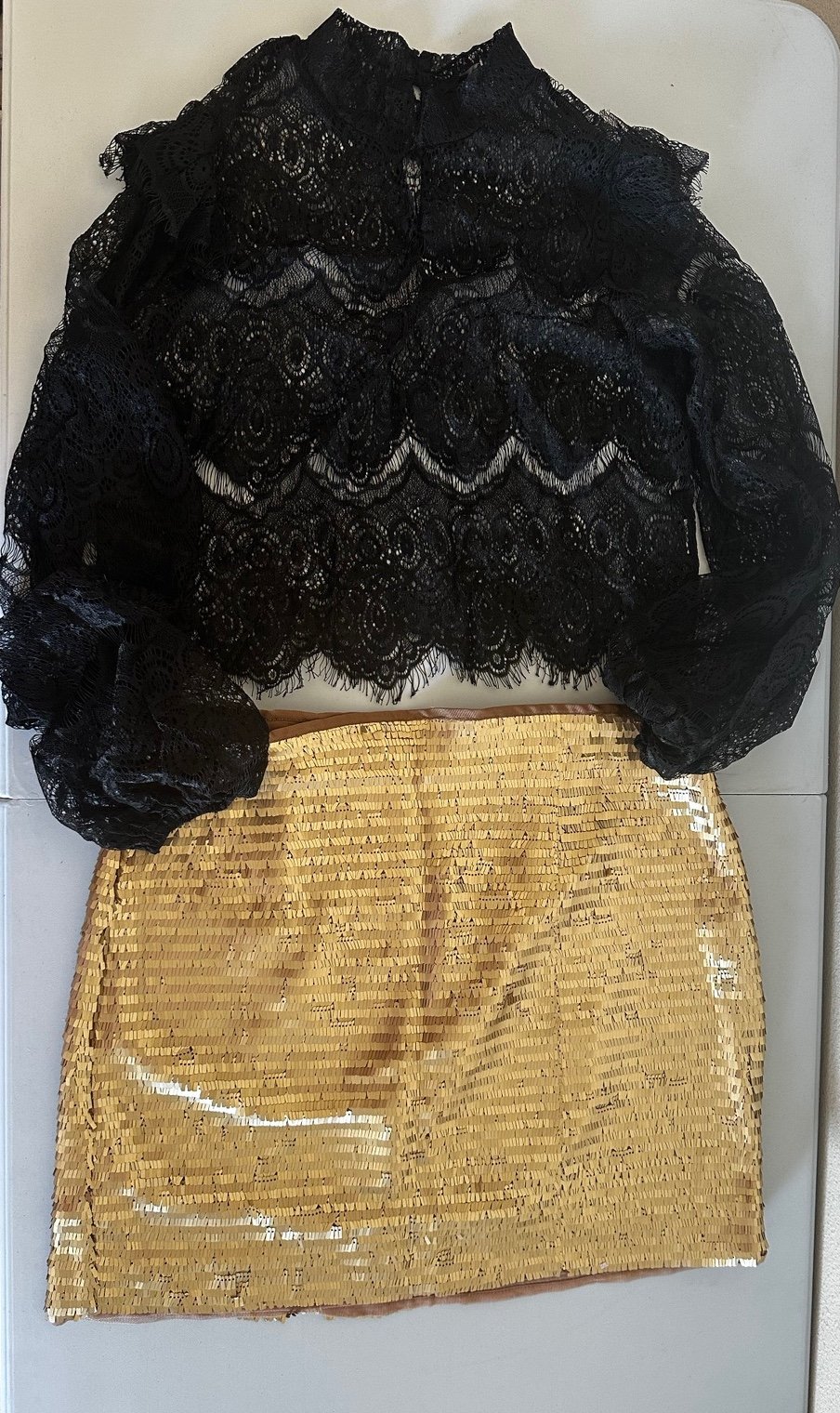 H&M Gold Skirt and Lace Top: New Year’s Eve Outfit