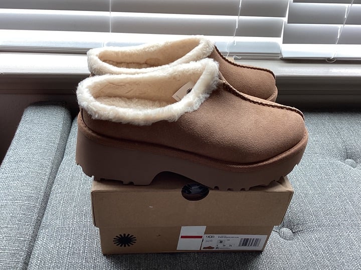 NWT UGG® Women's New Heights Cozy Clogs, size 8