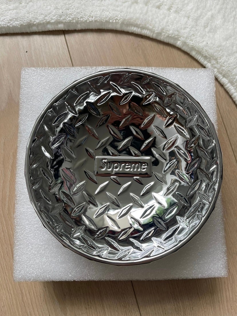 Supreme dog bowl Metal grey silver collectible Diamond plate ss23 box ceramic