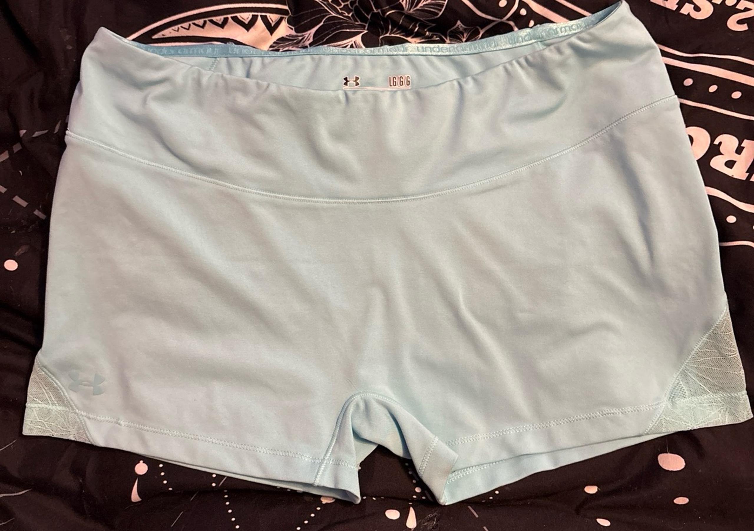 Under Armour HeatGear Women’s Baby Blue Lace Accent Fitted Active Shorts, L