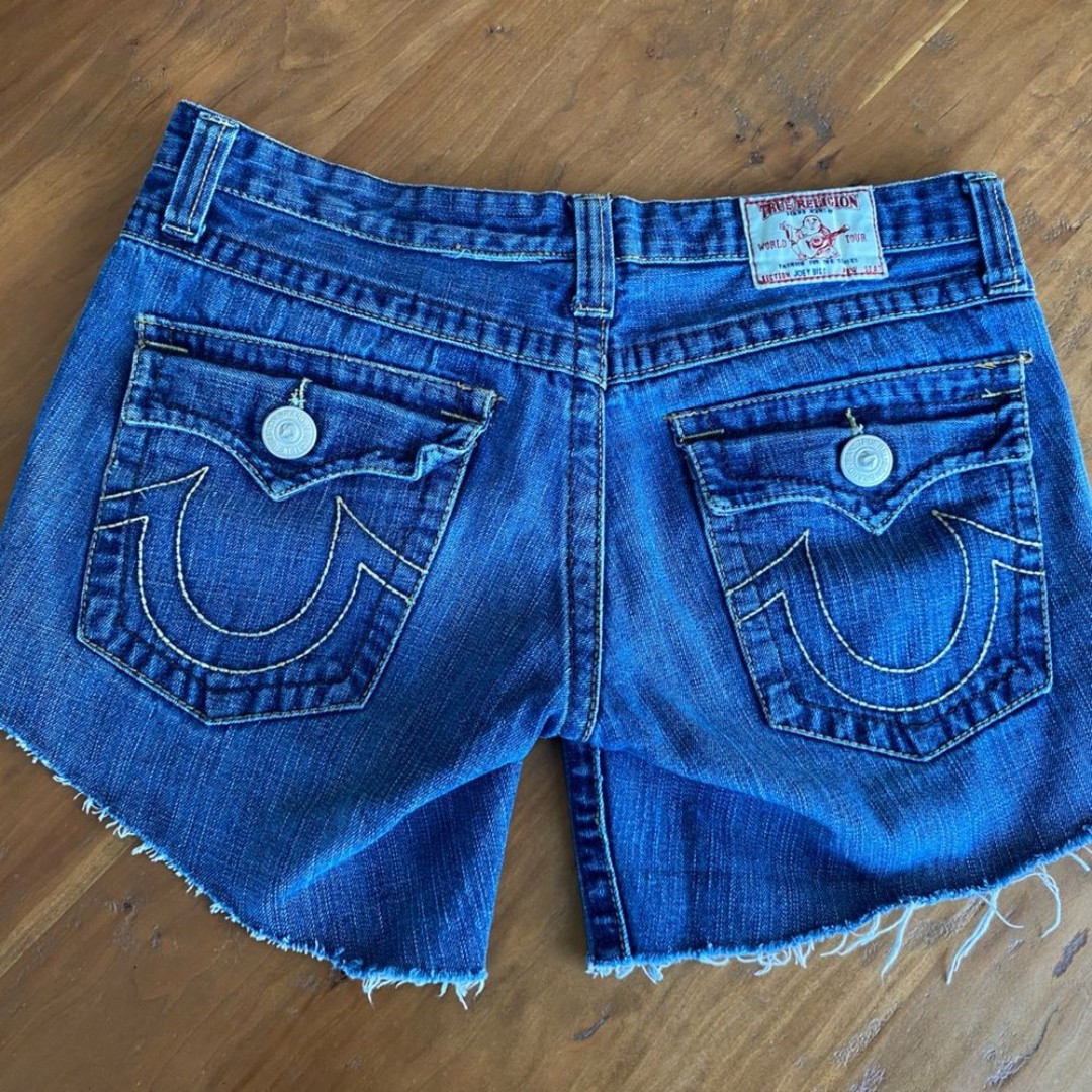 True Religion medium wash 30 10 Joey Bist Distressed raw hem short denim shorts