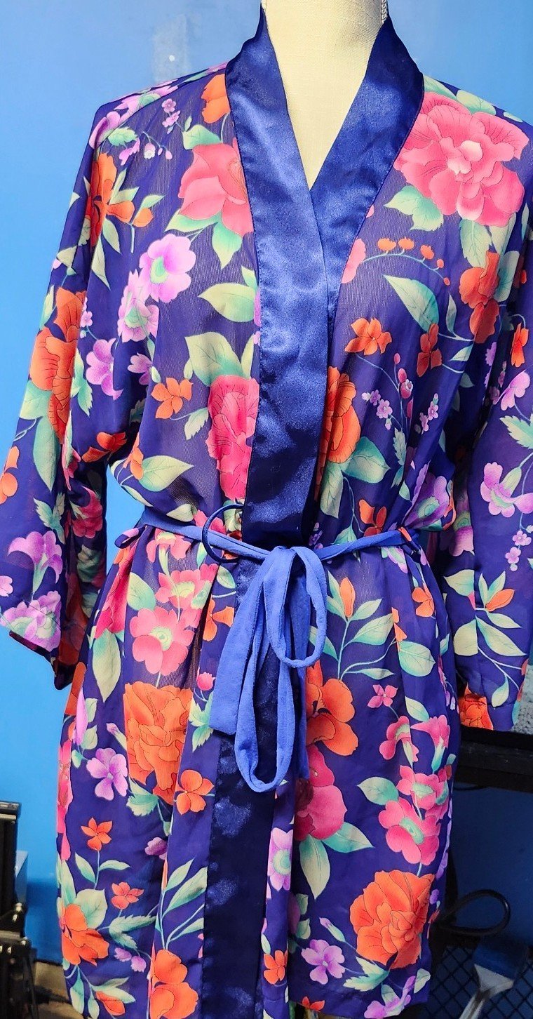 Victoria's Secret Gold Label Vintage Floral Short Kimono Robe One Size Tie Waist