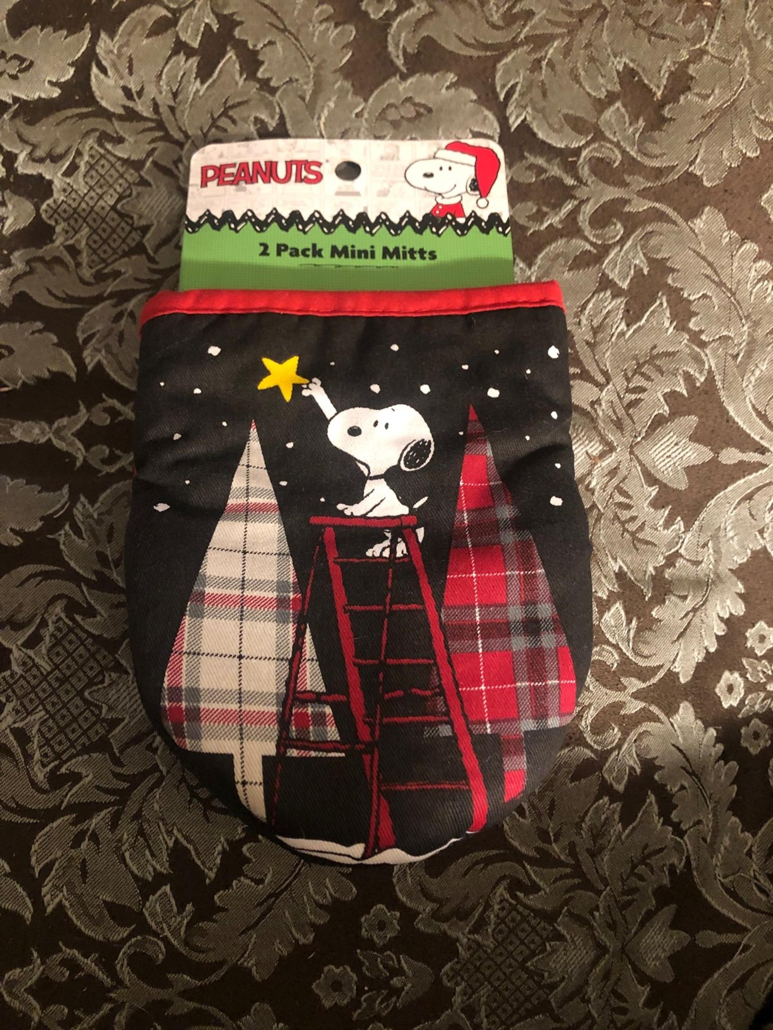 Snoopy Christmas Oven Mitts