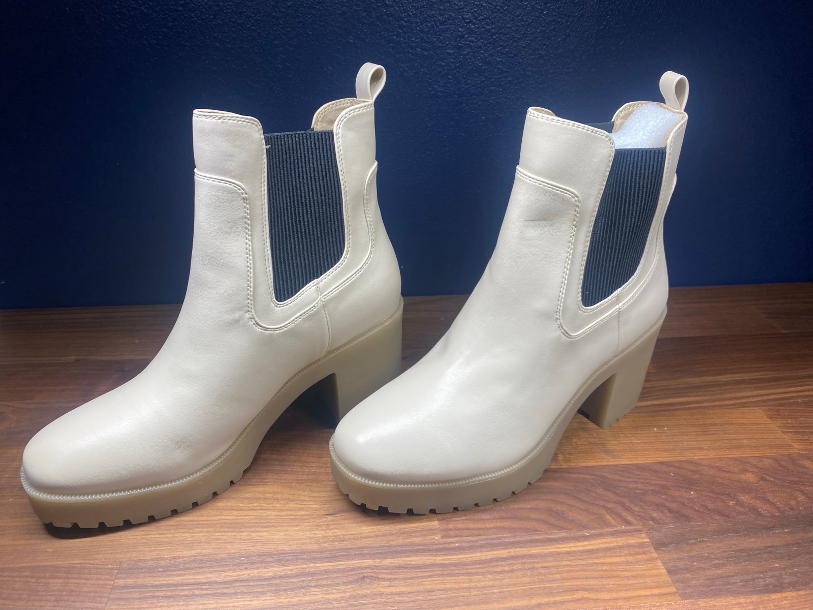 Chinese Laundry - Good Day Kori Booties - Size 9.5 - Cream/Black Kori W/Box New