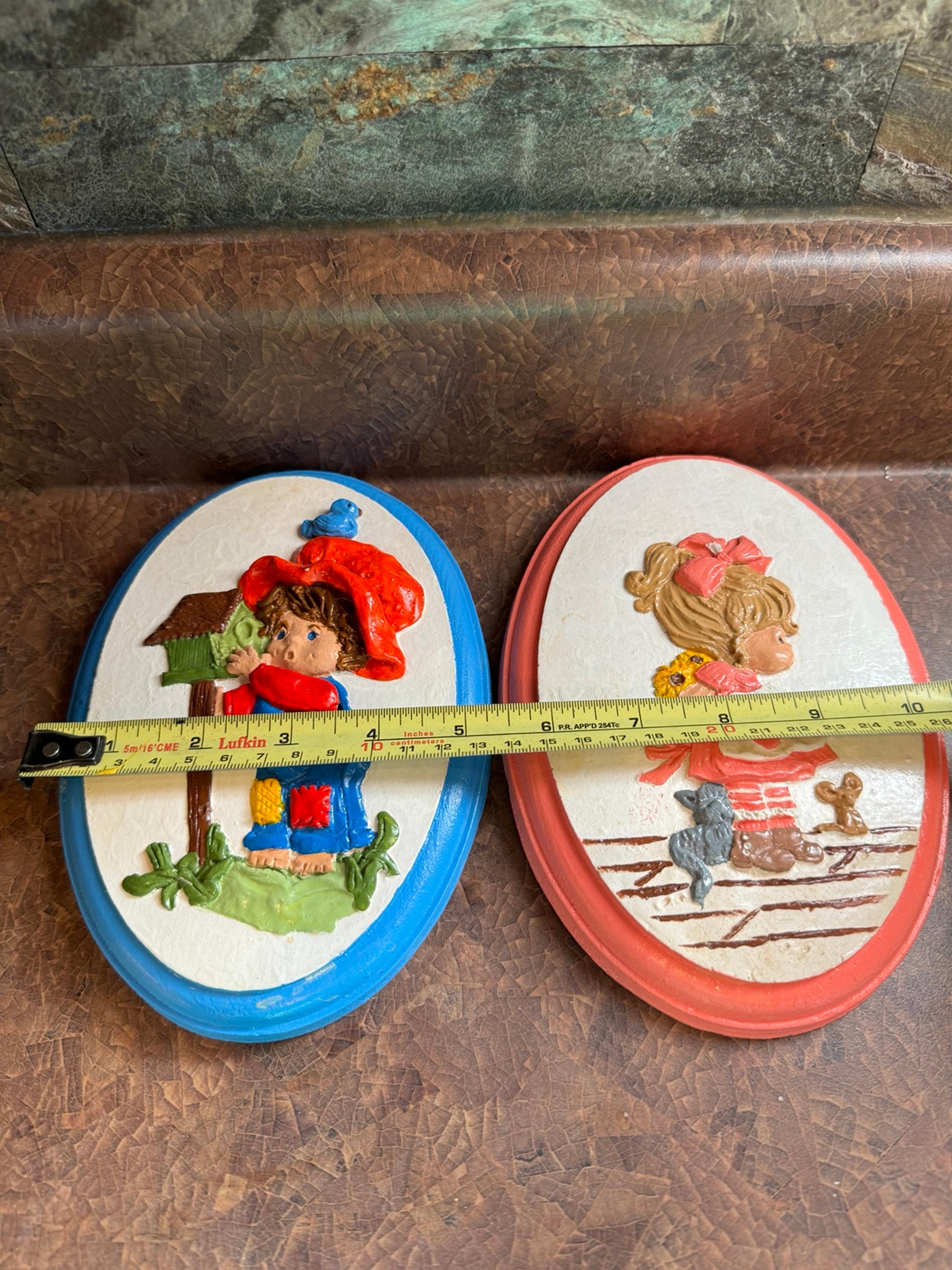 Vintage wall, art oval, dolls, 3-D strawberry shortcake? Mid century. - American Vintage