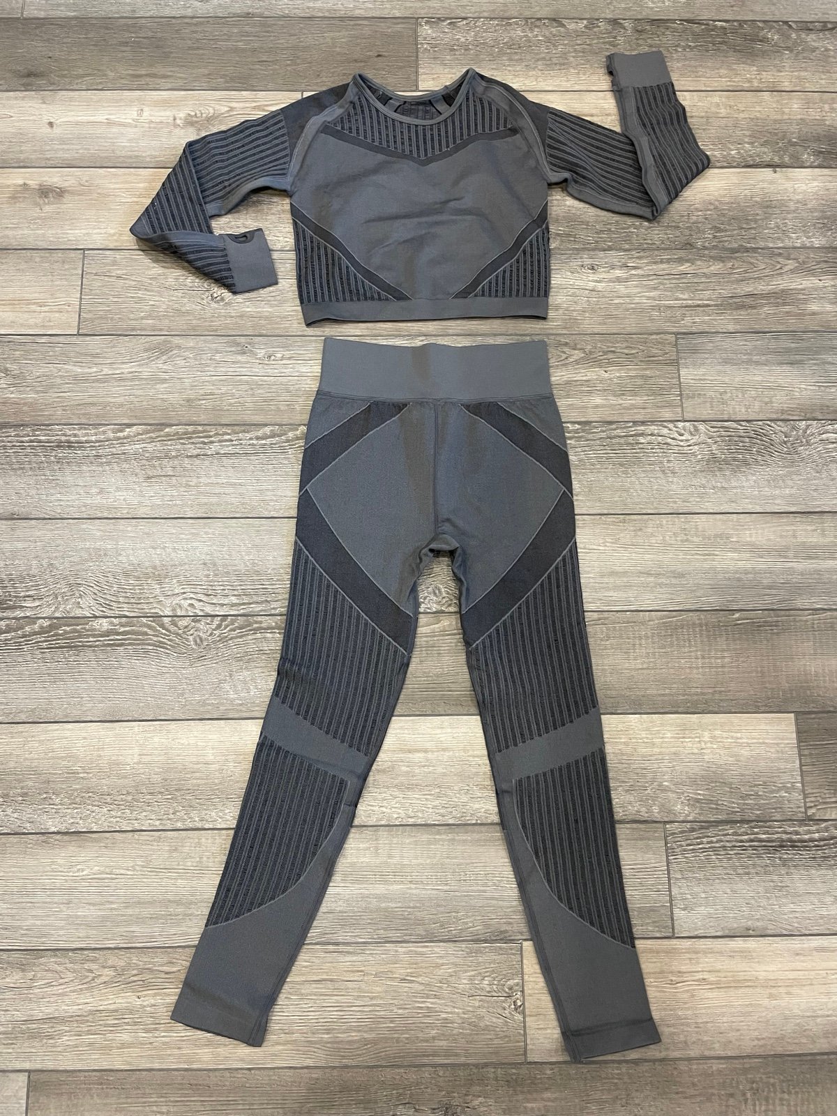 NWT Seamless Workout set -Stylist Grey Long Sleeve Top & High waisted Leggings S