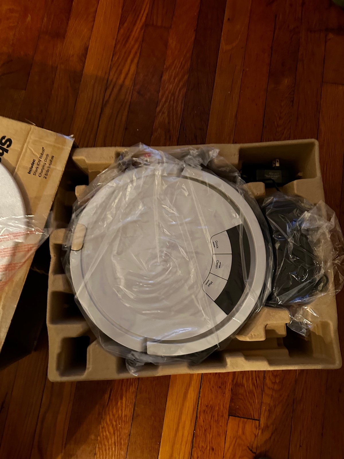 Shark ION AV752 Robot Vacuum Cleaner - White