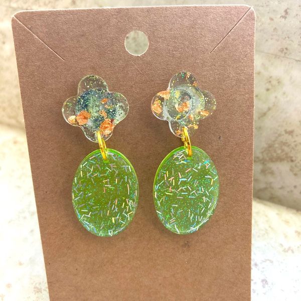 at the lowest price Dangling green glitter earrings Vintage & collectibles at the lowest price Dangling green glitter earrings Vintage & collectibles