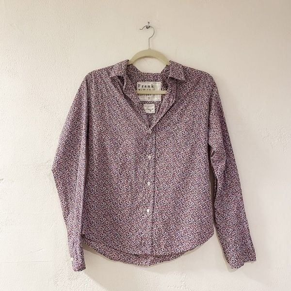 Frank & Eileen Barry Button Down Blouse in Red White Blue Floral Small