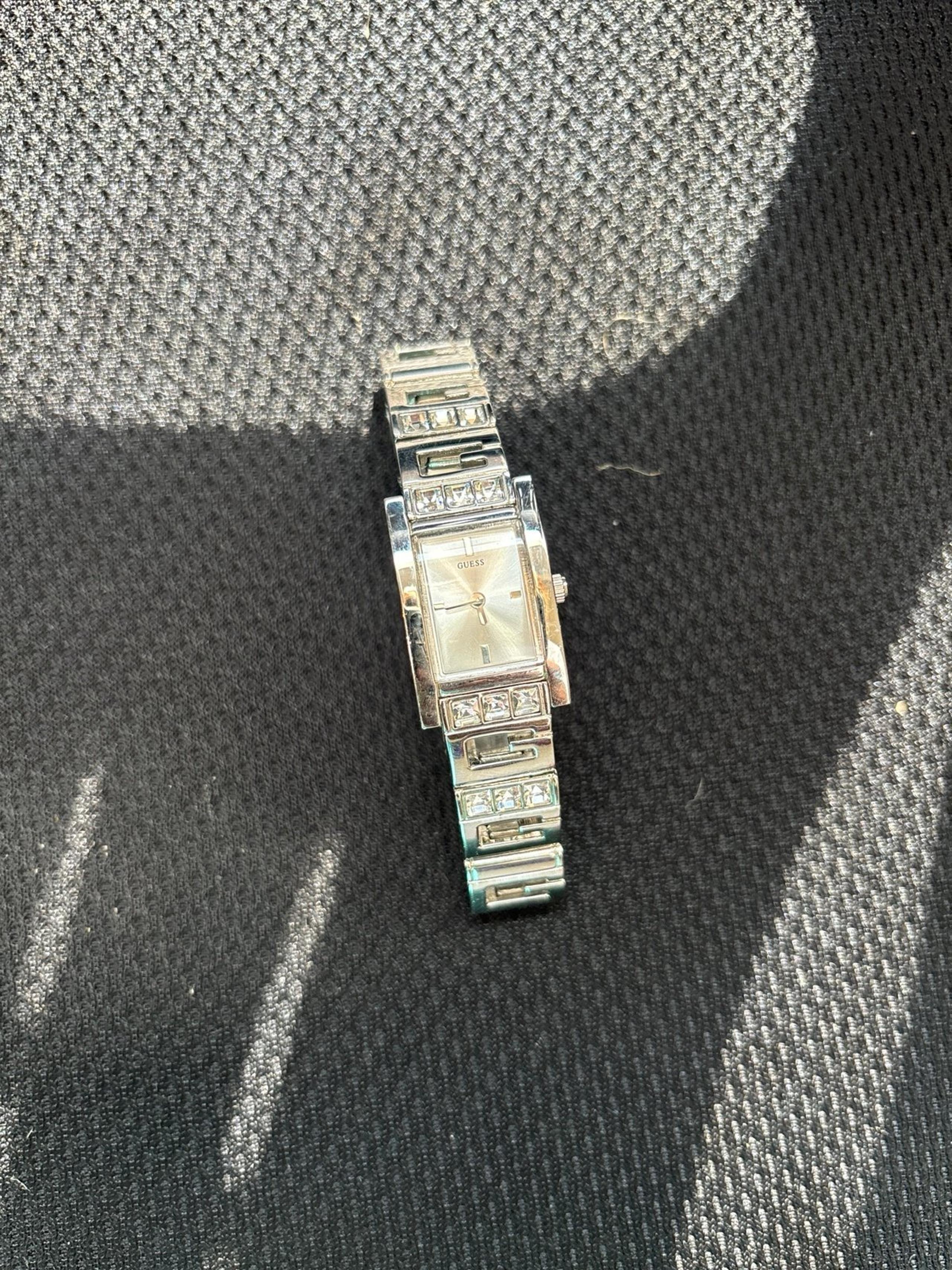 Guess woman’s stainless steel watch