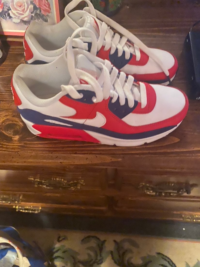 Shoes size 4y -6