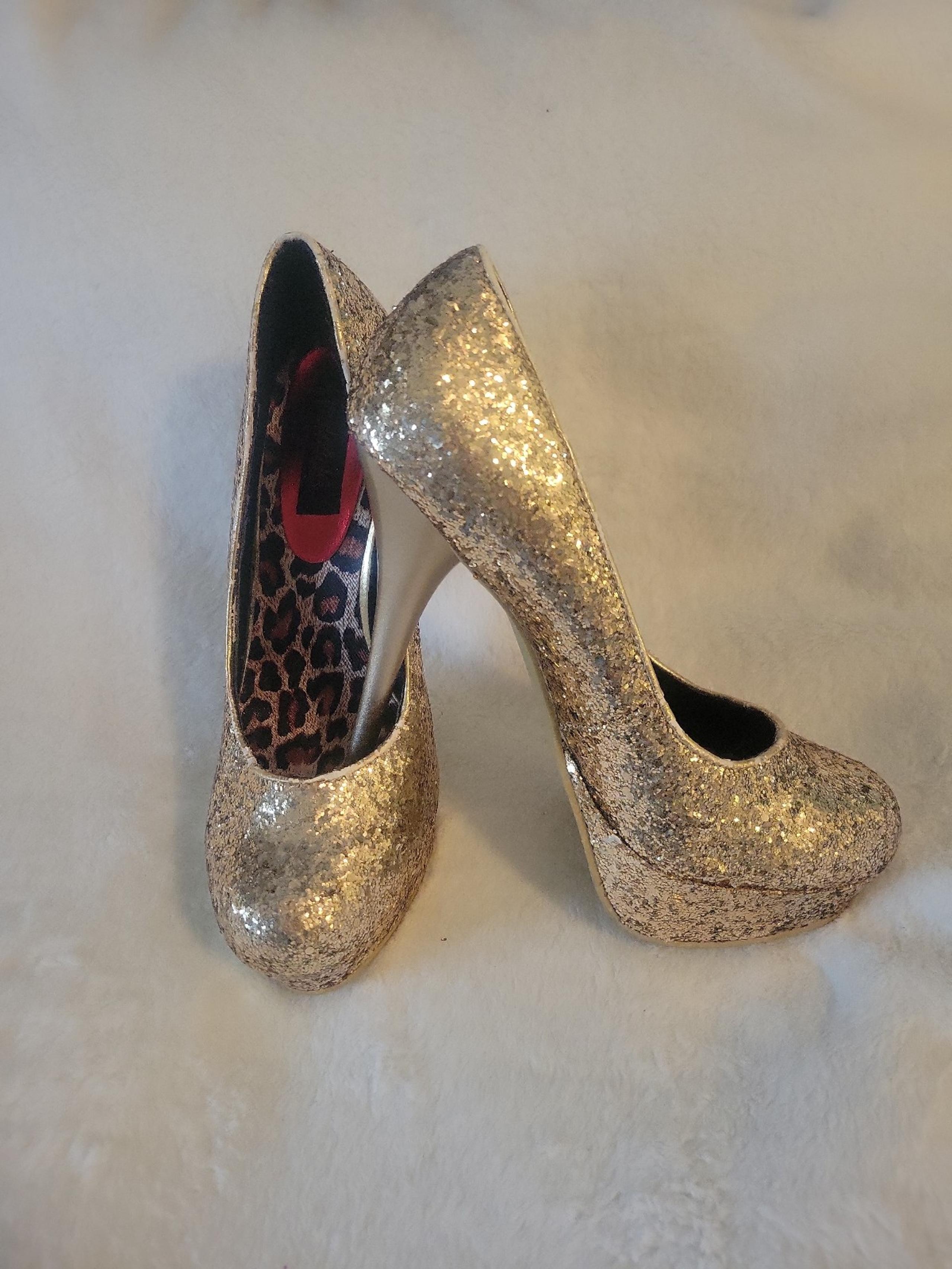 Frederick of Hollywood gold glitter pumps