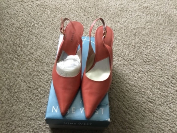 Ladies Nine West leather pointy shoe