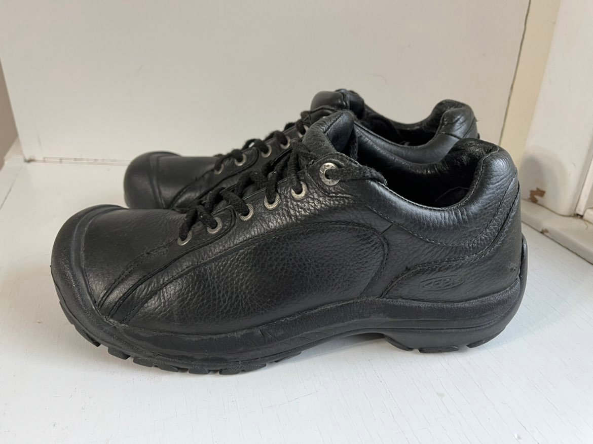 Keens - Black Leather Briggs - 10